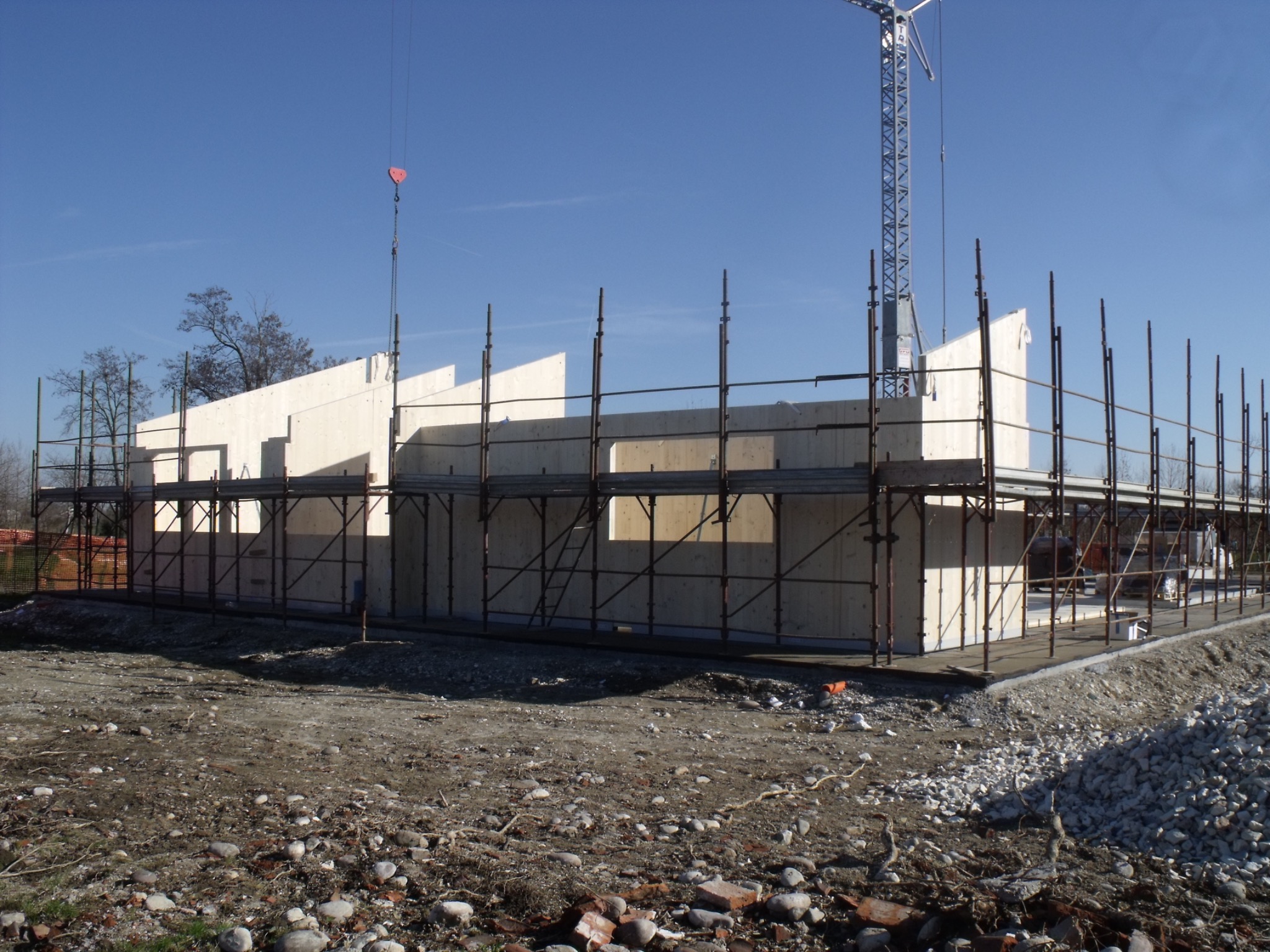 Struttura in legno e ponteggi del cantiere